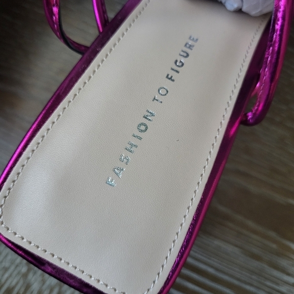 NWT Fashion to Figure Lana Women's Wide Width Strappy Block Heel Sandal Size 8W - Picture 7 of 13